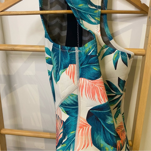 Billabong Surf Capsule Wetsuit Womens Floral Jacket Size 8 - Picture 12 of 13